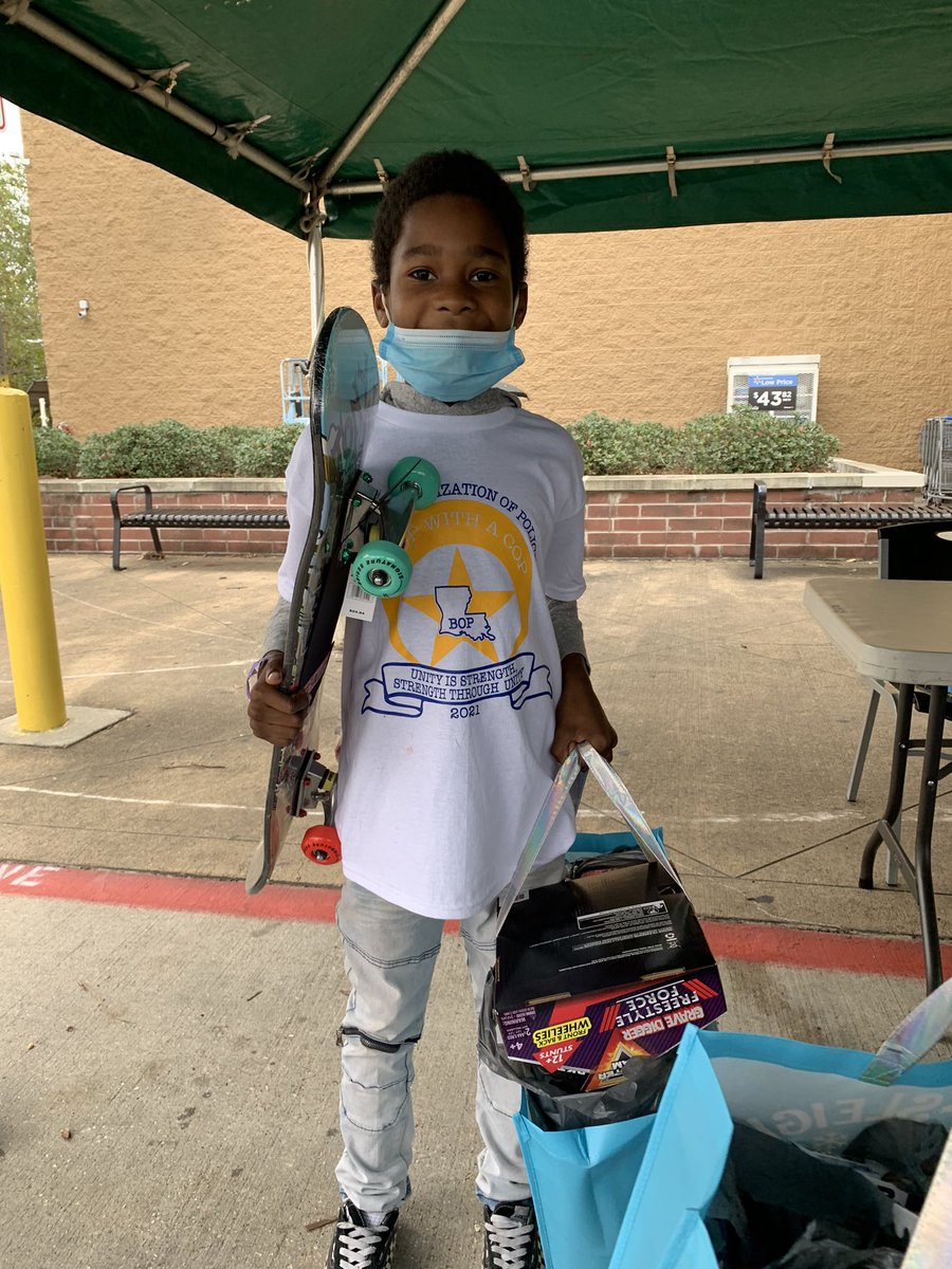 NOPDNews's tweet photo. Black Organization of Police partnered with local faith based groups and businesses to put a smile on kids faces today with the first annual “Shop with a Cop” event. https://t.co/sEsGO4ssu9