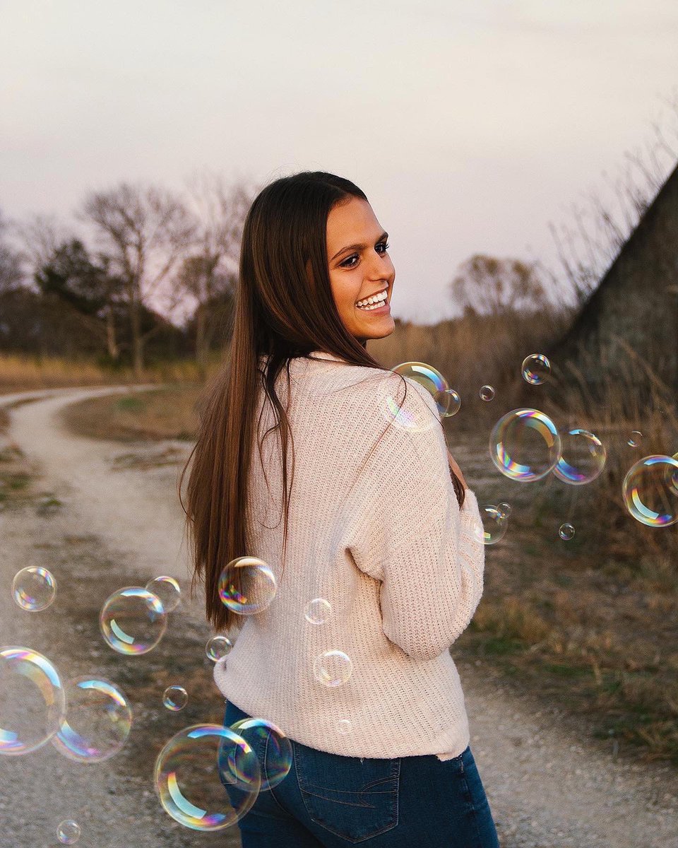 PhotographyMang's tweet photo. Lexi’s senior photos 🤎🤍 https://t.co/oYeub1rFXk