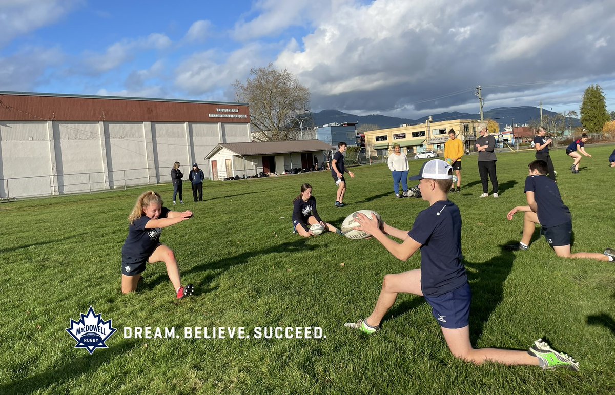 MacDowellRugby's tweet photo. Saskatoon’s Elle Douglas  1/2 back #precisionprogressions Form 🎯 https://t.co/w3llSkgYr1