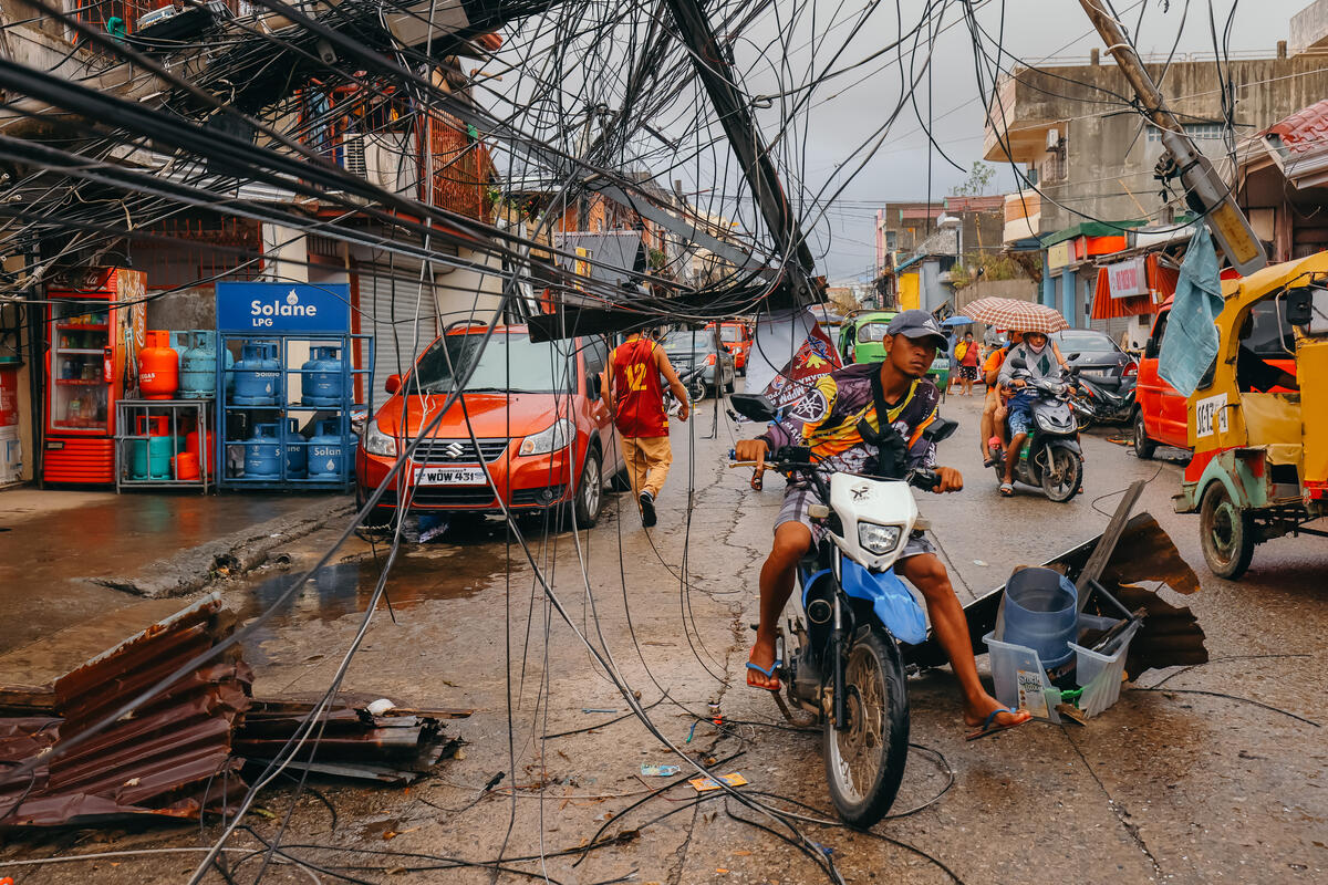 Greenpeace's tweet photo. Thousands of residents in Surigao City in the Philippines call for help as their basic human rights – food, water, shelter – are in scarce supply following Super Typhoon  #Rai and the worsening #ClimateCrisis.

📷: Jilson Tiu /Greenpeace https://t.co/A10lJFQzeg