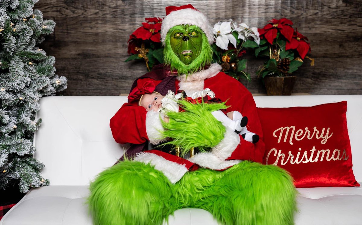 logan_chericee's tweet photo. You’re mean one Mr. Grinch.💚❤️ https://t.co/lKJhZahoKX