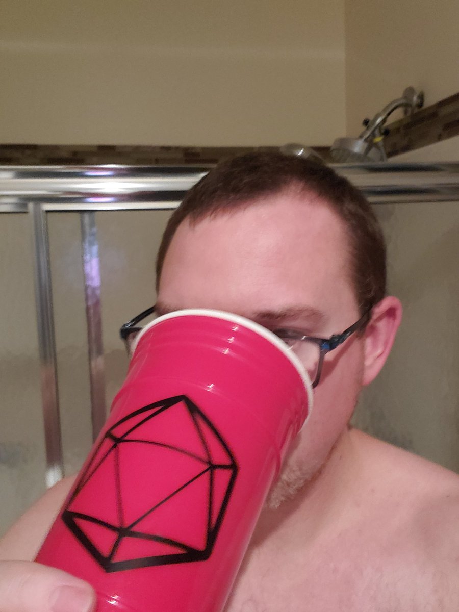 MaskoWhat's tweet image. On #D20Day we drink from the D20 glass #dnd