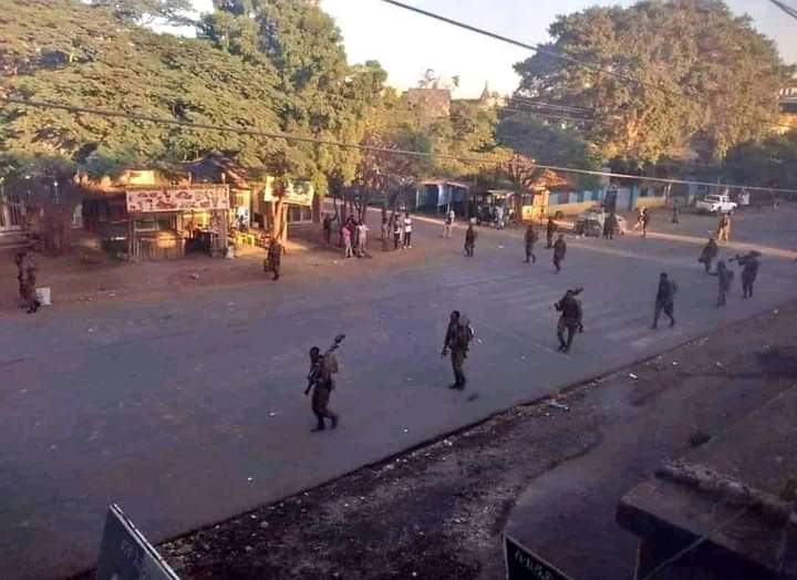 SuleimanAbdell7's tweet photo. ጀግናው የኢትዮጵያ መከላከያ ሰራዊት 
የአማራ ልዩ ሀይል ሚሊሻና ፋኖ (የኢትዮጵያ ጥምር ጦር) 
አላማጣ ከተማን ተቆጣጥሮ ወደፊት እየገሰገሰ ነው !https://t.co/VJ4amklDNT
#NoMore 
#TPLFTerroristGroup
#EthiopiaPrevails https://t.co/OY8fpB0U3y