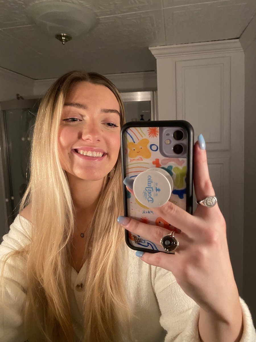kyrahraine's tweet photo. blowing up his phone, I know I'm trippin' for no reason https://t.co/xXnb7B2Ku4