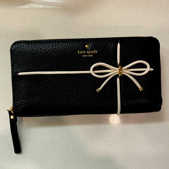 Chilispice's tweet image. So good I had to share! Check out all the items I'm loving on @Poshmarkapp #poshmark #fashion #style #shopmycloset #katespade #aritzia: posh.mk/Q9b2aHiW9lb