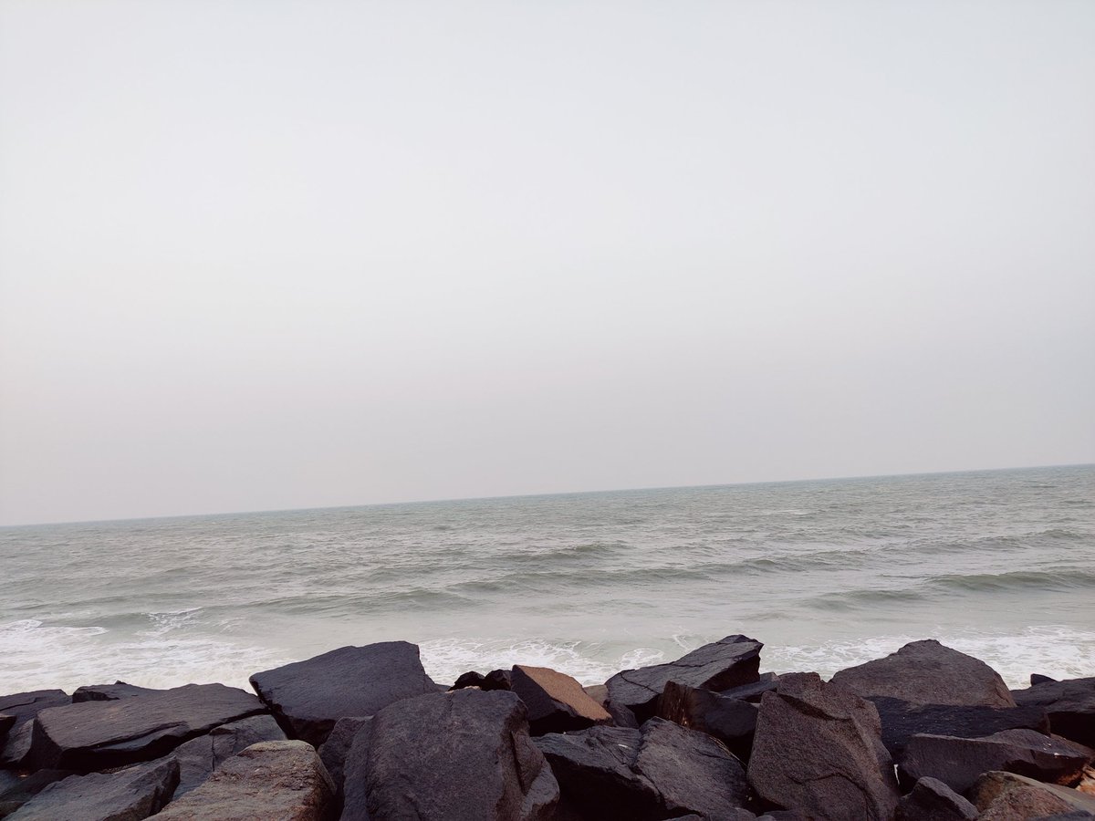 withluvhimani's tweet photo. Peaceful Life @The_FotoVogue 

#Pondicherry #promenadebeach #holidays #relaxation https://t.co/lPkJocHh8p