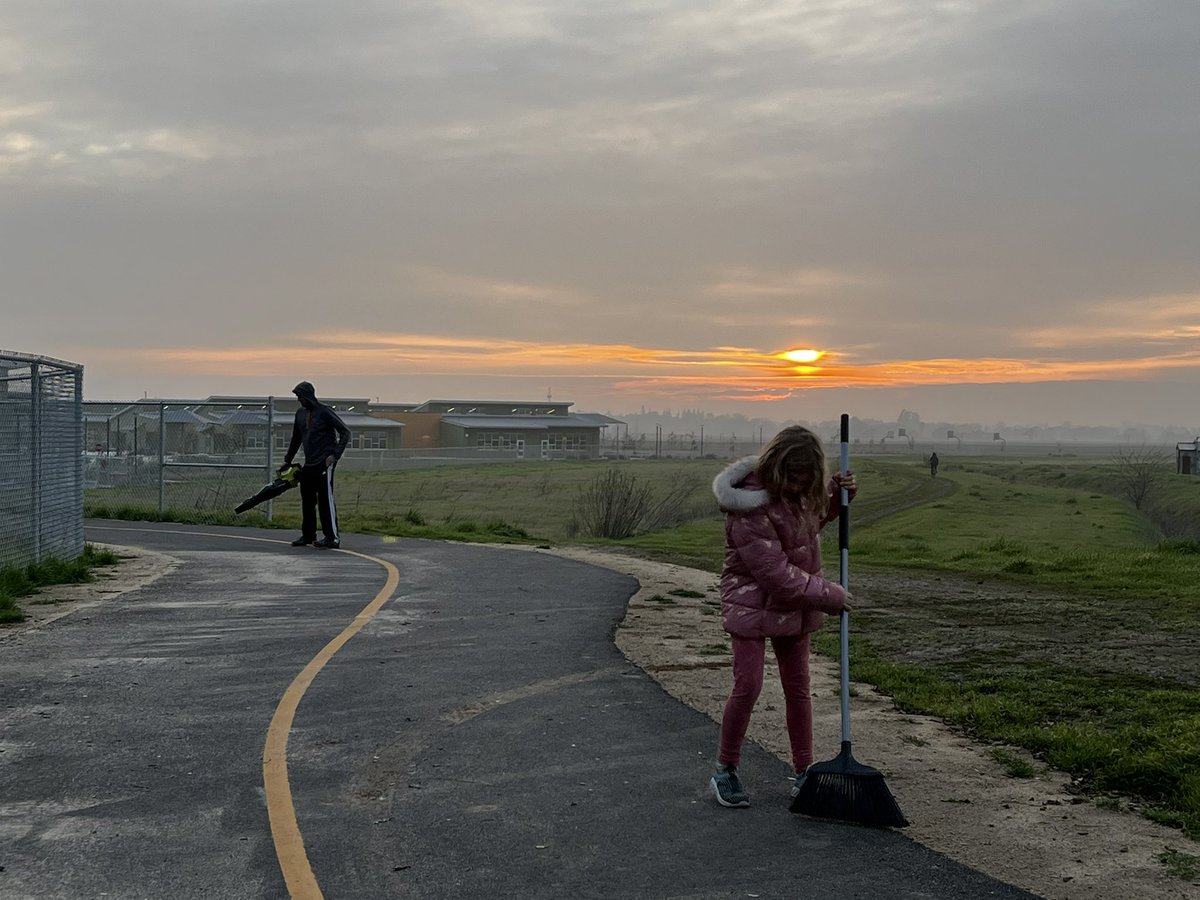 CM_LisaKaplan's tweet photo. Tonight our family cleared up the Egret Park pathway to Paso Verde School of the tiny sand / gravel that has made the walk slippery & dangerous. Never too early to teach them pride in their community & doing good b/c that’s what you should do. #Natomas #PasoVerde #EgretPark https://t.co/sAUjPNAYLX