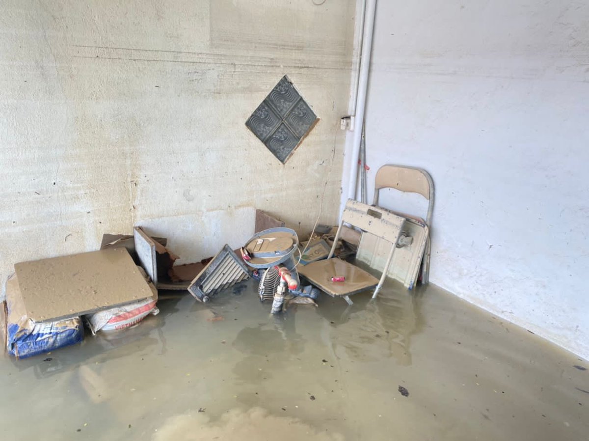 Jkseagull13's tweet photo. UPDATE: our house as of today. Just got the picture from family members :) https://t.co/i5nxmfPiwA