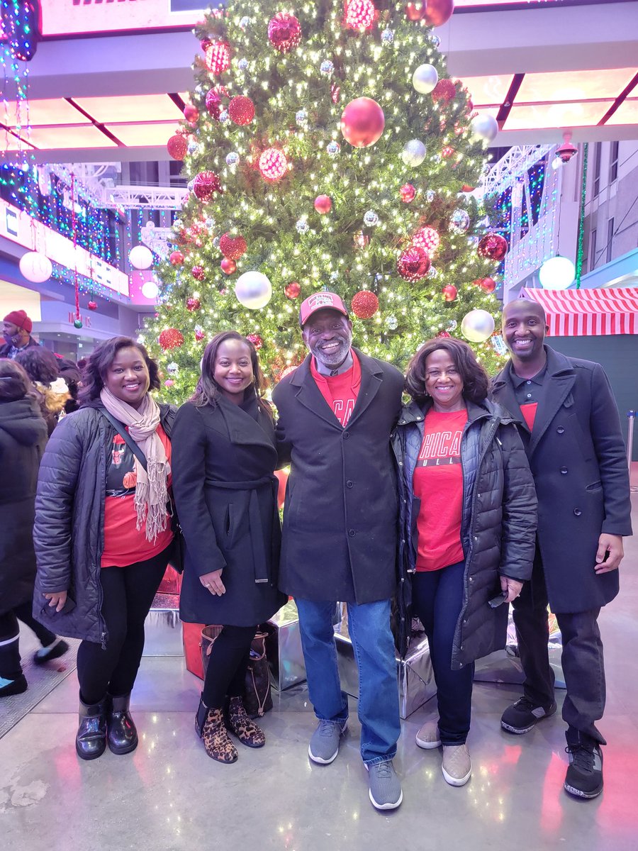 DrWarrenMorgan's tweet photo. Celebrated my dad's birthday Chicago Bulls style! @AutumnMorgan @chicagobulls #BullsWin #HappyBdayDad #BullsNation #GreatTimes https://t.co/acWrOukG0h