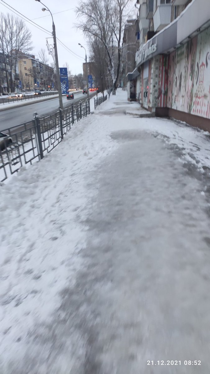Roman01384886's tweet photo. @SamMobilePriem Пора начинать очистку от снега и наледи тротуар, пролегающий от дома Гагарина, 1 https://t.co/vTvdTw73Bo