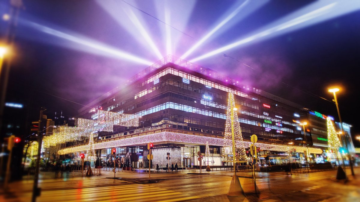 Bling the Roof and Pixels by Otso Vartiainen, will illuminate the heart of Helsinki in early January. The works are made in collaboration with shopping centres Forum and Citycenter. For more information about the works and #LuxHelsinki, see our website:  https://t.co/Pay9m2JvME https://t.co/BYFxTPDGWG