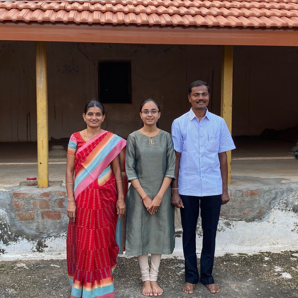 SPVelumanicbe's tweet photo. Congratulations to Selvi #Swega from Erode, daughter of a farmer, who has been selected to the University of Chicago, one of the top 10 universities in the world, on a full scholarship worth ₹3 crores. (1/2) @UChicago https://t.co/WqzHONy9Mx