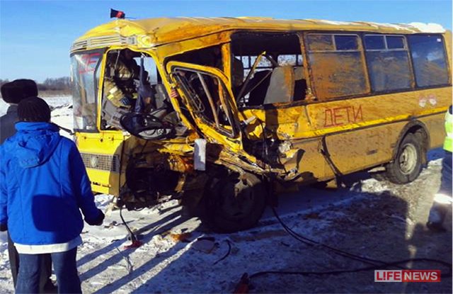 Авария автобуса с детьми. Авария со школьным автобусом. Школьный автобус ПАЗ ДТП. ДТП С автобусом в Тамбовской области. Разбитый школьный автобус.