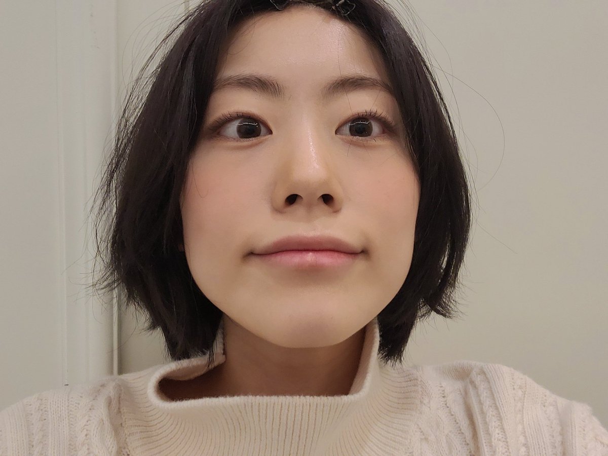 겨울느낌 ㅎㅎ ❄
추운 건 싫지만 겨울은 좋은? 
더운 것도 싫지만 여름도 좋은데?? 
모순의 반복속에 지쳐가 ㅋㅋㅋㅋㅋㅋㅋㅋㅋㅋㅋㅋㅋㅋㅋㅋ