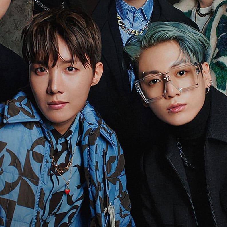 hopekookdiary's tweet photo. the mint choco couple 💙💚🤍
#hopekook https://t.co/0qk2tIYYEa