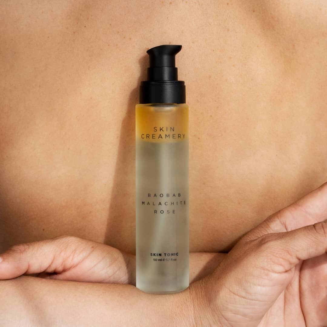 skincreamery's tweet photo. The Water Phase of the Skin Tonic contains free-radical fighting Malachite. This blue-green stone's high copper content works as an antioxidant to protect against environmental stressors like UV rays. 

#unisex
#summerskintips
#skincreamery https://t.co/miRL3Lv9de