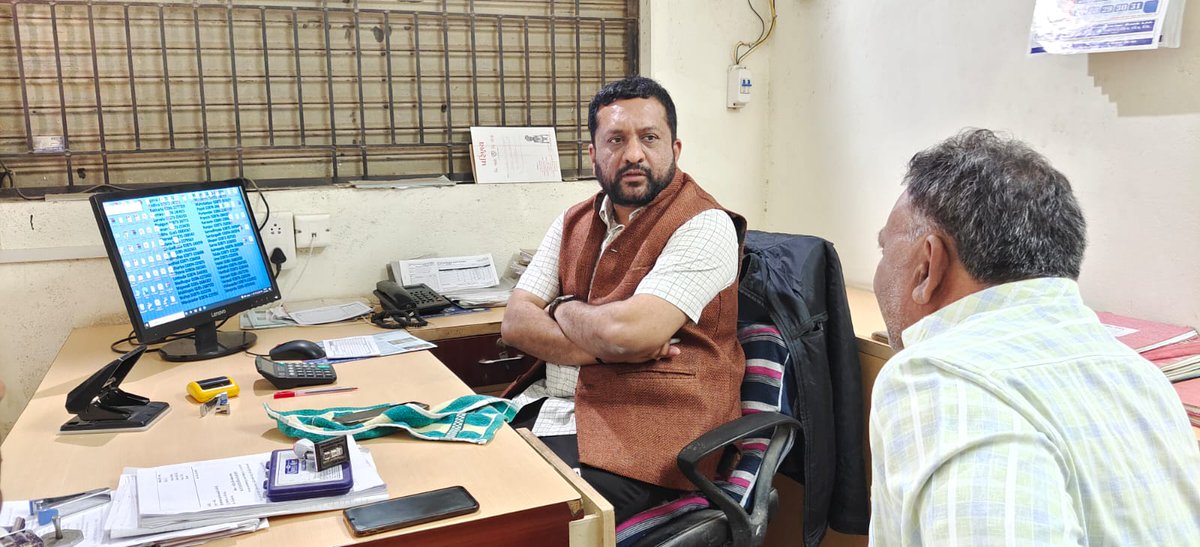 Kiritbhai_Patel's tweet photo. આજરોજ ગીર સોમનાથ જિલ્લાના "ગીર ગઢડા" ખાતે ધી.જૂનાગઢ જિલ્લા સહકારી બેંક લી. @JDCCBank ની શાખા ખાતે વિઝિટ કરી બેંકની કામગીરી વિશે કર્મચારીઓ સાથે બેંક ની કાર્ય પદ્ધતિ વિશે માહિતી મેળવી.

#JdccBank #junagadh #GirSomnath #GirGadhada https://t.co/3fOi9i8nBq