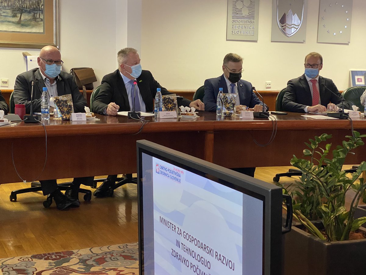 Člani Upravnega odbora OZS in minister <a href="/PocivalsekZ/">Zdravko Počivalšek</a> soglasno proti zapiranju gospodarstva. A za spoštovanje pogoja PCT.