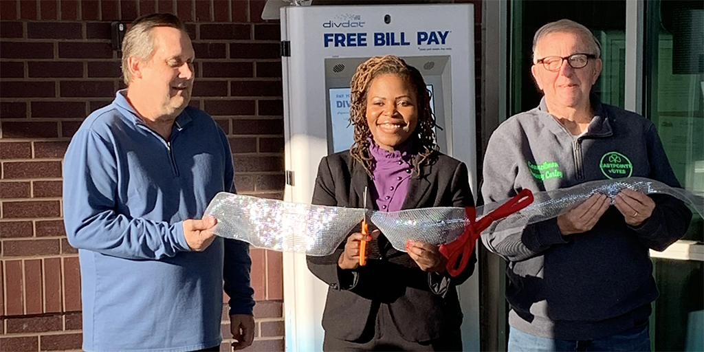 SAGA_Tech's tweet image. Residents of Eastpointe, Michigan can now pay water and tax bills at a DivDat kiosk outside City Hall 24 hours a day. #Eastpointe #DivDat #kiosk #taxbillpaymentkiosk

Read more: ow.ly/Fsza50Hgfva