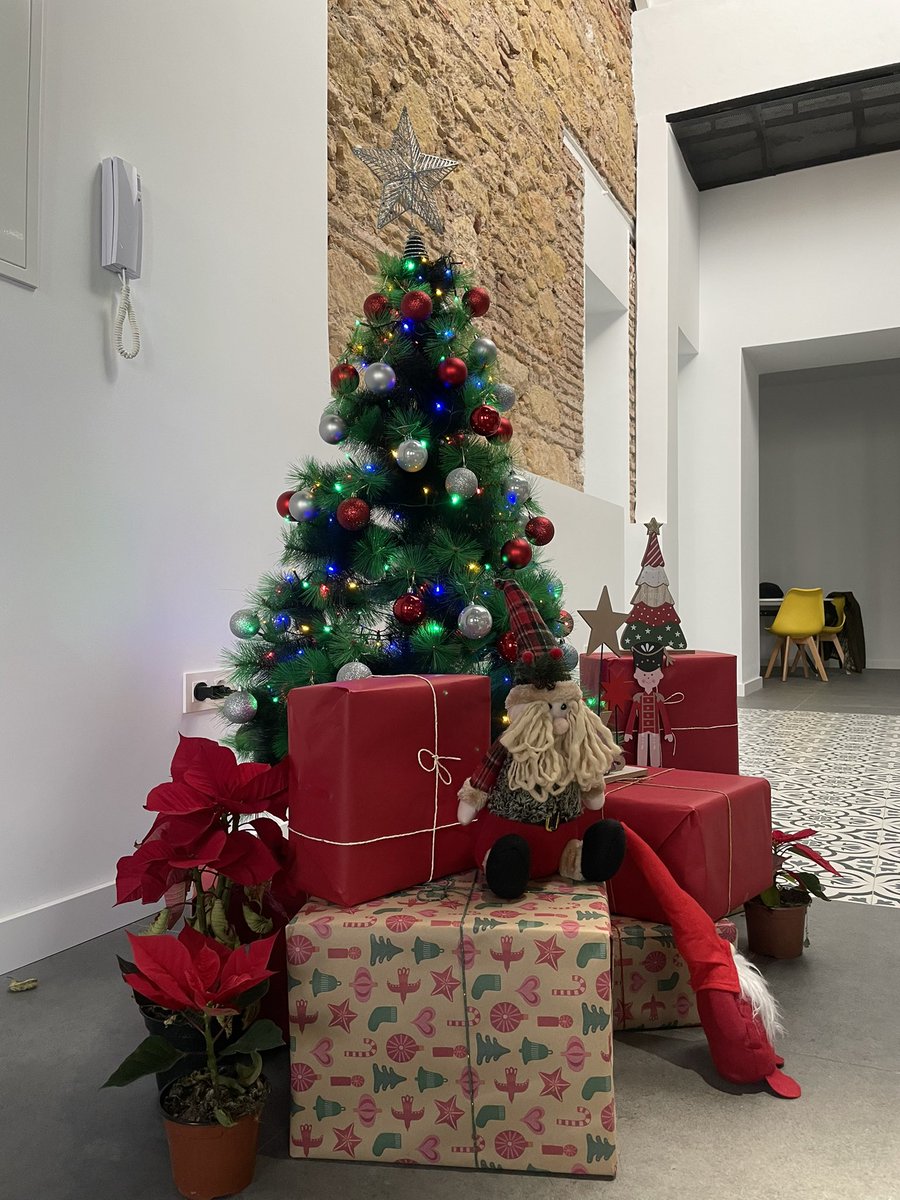 nexo52's tweet photo. Desde NEXO52 os deseamos una feliz Navidad y un próspero año nuevo!! https://t.co/XT2mwWsRxB