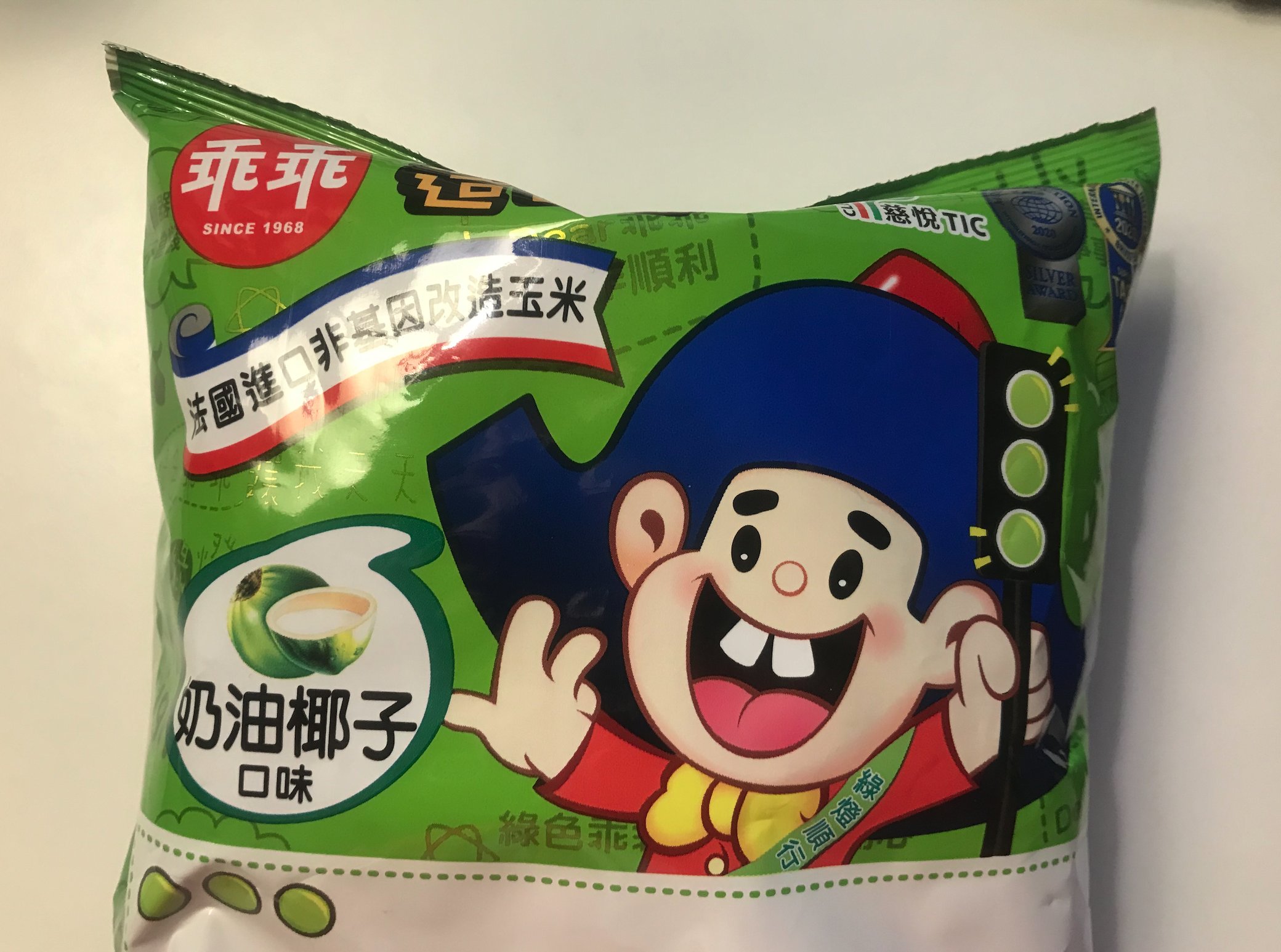 laowai 88888888 on Twitter: "Utterly fascinated by "Kuai Kuai culture" in  Taiwan, where green-colored bags of the snack brand Kuai Kuai (乖乖) are  placed on or near computers/machines because it is believed this can help stop the device from breaking down.