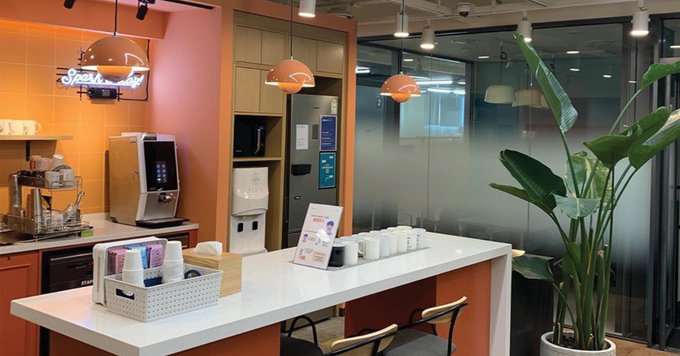office_barista's tweet photo. Are you looking for a bean to cup coffee machine for your office, shop or cafe? We have an excellent range from Bravilor, Krea & Coffetek!
#coffeemachineforbusiness #coffeemachineforshop #coffeemachinehire #coffeetower #retailcoffeemachine #papercups
https://t.co/fpgftiY6DG https://t.co/cjbdZXTDsZ