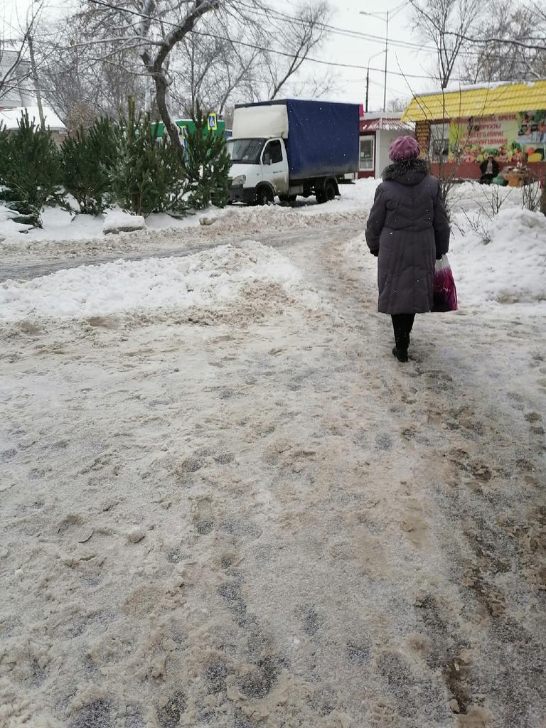 <a href="/SamMobilePriem/">Мобильная приемная Губернатора Самарской области</a> <a href="/krasnoglin_adm/">Администрация Красноглинского ВГР</a> <a href="/gibddsamara/">ГИБДД Самара</a>  два вопроса: законна ли продажа елок на этом участке и почему газель так припаркована?? Рядом есть парковочные места. Адрес Мехзавод, 4 квартал, дом 1. Разберитесь, пожалуйста.