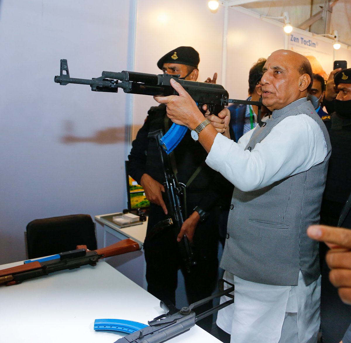 dprohyd's tweet photo. Raksha Mantri Shri Rajnath Singh witnessed a Multi-Agency Exercise (MAE) and inaugurated an equipment display on the 2nd day of #PANEX-21, a HADR Exercise for BIMSTEC member nations, organised at College of Military Engineering in Pune on Dec 21, 2021.
https://t.co/VFCF6jwGjZ https://t.co/sNEawdjJya