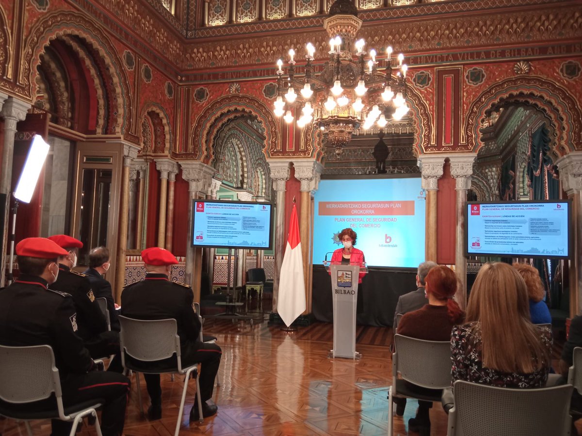 Bilbao_Centro's tweet photo. Asistimos en @bilbao_udala a la presentación del Plan de seguridad del #comercio de #Bilbao https://t.co/fMKFvgb6t7