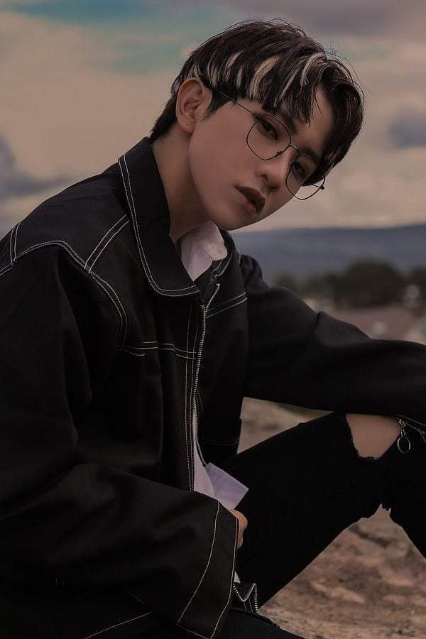 TrinhLeHaLinh's tweet photo. HPBD maknae của Uni5
Chúc cậu út sn vv, h. phúc, bình an, thành công trong những dự án sắp tới. Uni và Hunter luôn ủng hộ, dõi theo và đồng hành cùng a trên quãng đường tương lai phía trc ạ!😘🙆❤
#happymaruday #TùngMaru @TungMaru_Uni5 https://t.co/Ae2N2NzWxf