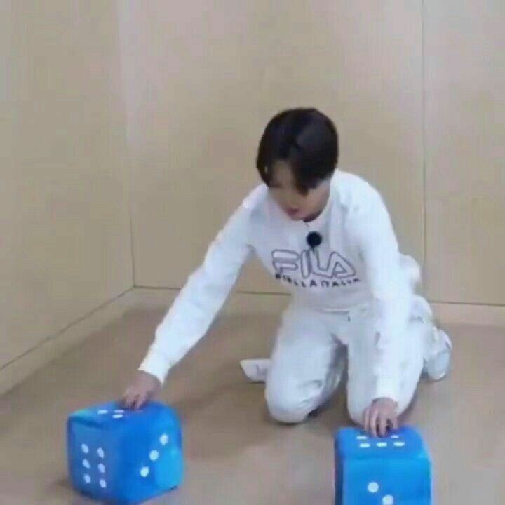 jiminboops's tweet photo. Shh let the baby focus on his work https://t.co/pzAWjk7KDM