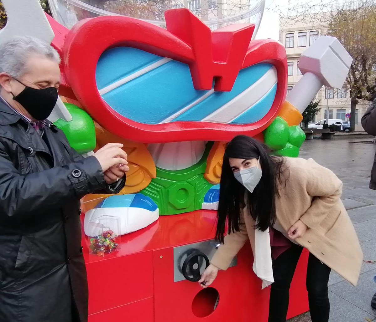 PP A Coruña (@ppcoruna) on Twitter photo .<a href="/FUCCorunesa/">FUCC</a> presentó su campaña itinerante de dinamización comercial con premios de Superthings, los muñecos coleccionables que triunfan entre los niños, y que estará en los barrios para impulsar las ventas en estas fechas tan especiales. <a href="/NazarethCG/">María Nazareth Cendán Gayoso</a> probó suerte y tuvo premio. .<a href="/FUCCorunesa/">FUCC</a> presentó su campaña itinerante de dinamización comercial con premios de Superthings, los muñecos coleccionables que triunfan entre los niños, y que estará en los barrios para impulsar las ventas en estas fechas tan especiales. <a href="/NazarethCG/">María Nazareth Cendán Gayoso</a> probó suerte y tuvo premio.
