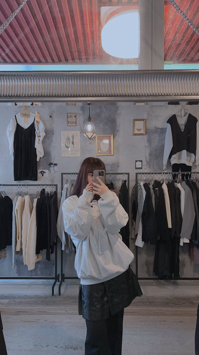 anmna__'s tweet photo. 本日もご来店ありがとうございました✨

店頭のおすすめコーデです🤍

明日も14:00-19:00で営業しております！ https://t.co/KyYY8jHluQ