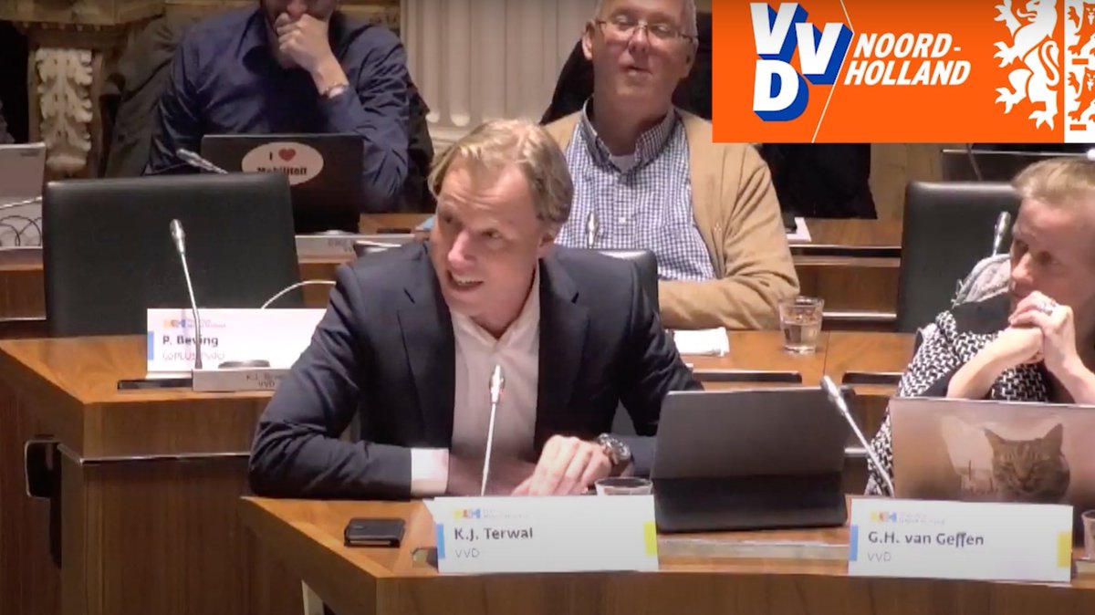 Joop_nl's tweet photo. VVD-Statenlid blijkt lobbyist voor KLM en stemt mee met luchtvaartmoties https://t.co/XPFpYIMgg5 https://t.co/Om09hZttfQ