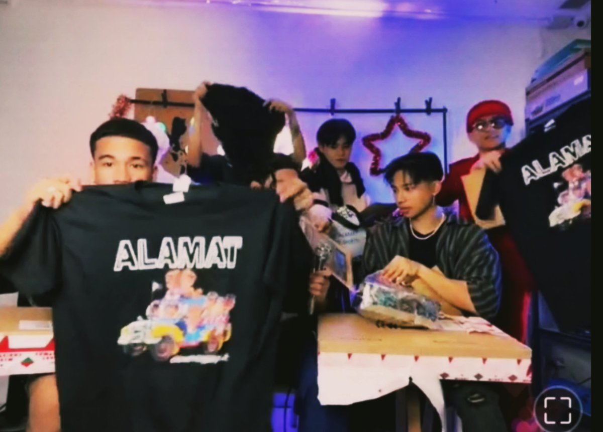 SolidMagiliw's tweet photo. Alamat fan-made T-shirt 🤎 for Team Alamat!

One of the gifts of @SolidGiliwalo  to our Giliwalo during their Christmas Party @kumuPH live last December 18, 2021.

Credits to the artist
@Michan617 for the jeepney artwork. #ALAMAT text from SG8.

@Official_ALAMAT https://t.co/8D2BufVSIN