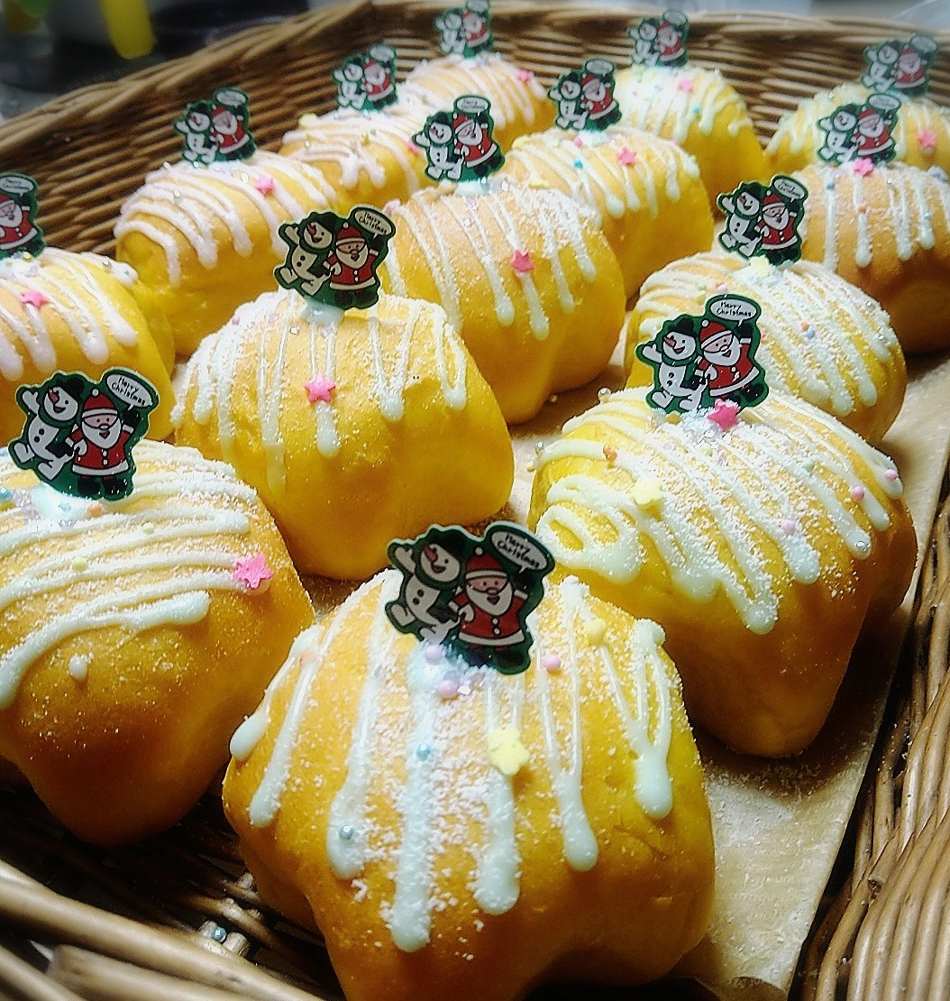 BeesBakery2016's tweet photo. 沢山のご注文を頂けている日が続き✨
有り難い忙しさに感謝をしながら✨
ひとつひとつ心を込めて焼いています✨
こちらは
保育園のXmas会のおやつに🎄✿✿✿
乳、卵不使用アレルギー対応
かぼちゃパン❀
喜んでもらえたかなぁ✨🙏✨
#かぼちゃパン
#乳卵不使用
#Beesbakery
#木曽町 https://t.co/PYyiiKLbws