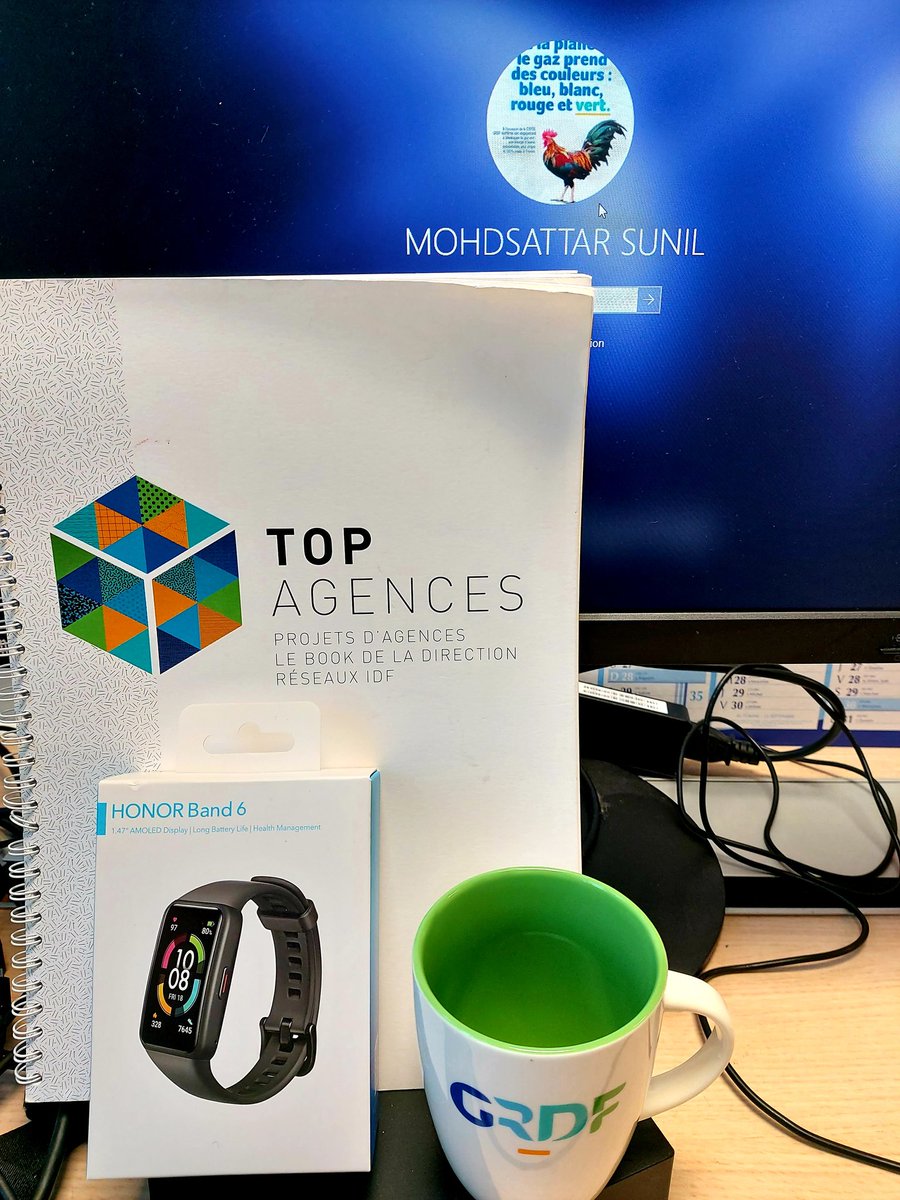 Belle surprise de fin d’année utile et ludique pour l’agence Trudaine : une très belle montre connectée.
 Merci encore au management pour les efforts déployés de reconnaissance du travail fournis par les CA tout au long de cette année difficile. #DT <a href="/GRDF/">GRDF</a>  <a href="/lpoirierdietz/">Laurence Poirier-Dietz</a> <a href="/Zeg_ma/">Mourad Zégaoui</a>