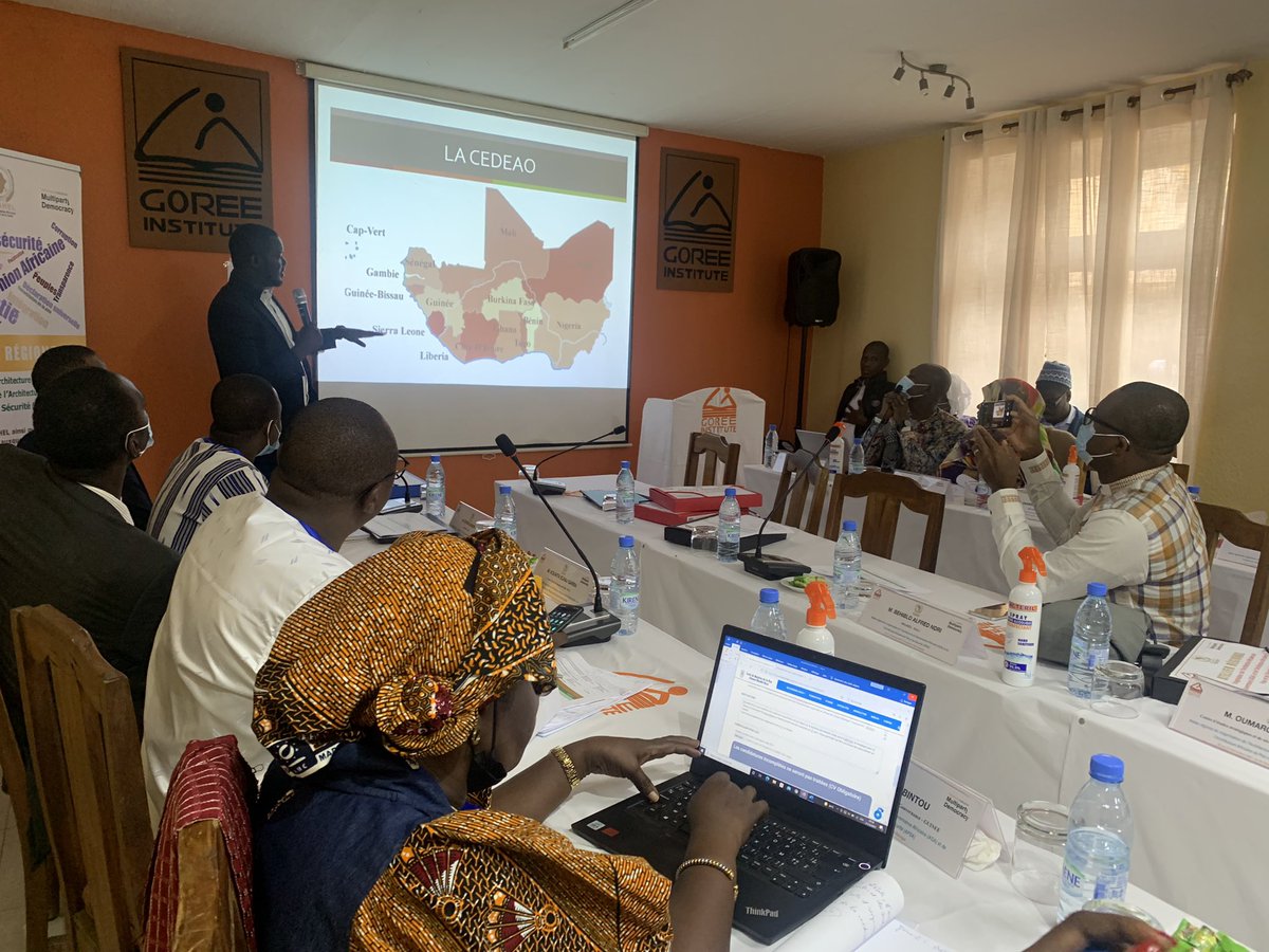 #Jour_2 Atelier de vulgarisation de l’#AGA et de l’#APSA: après la synthèse de la 1ère journée par Pr Semou NDIAYE, on démarre la 2e avec une session sur la prévention, la gestion et la résolution des crises en Afrique de l’Ouest et au Sahel par @latyr_tine, Coordinateur Prog. GI