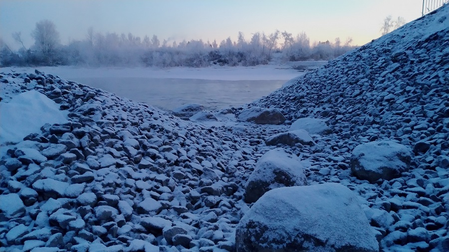 tulvatpohjanmaa's tweet photo. #Lapuanjoki Poutun padon kalatietyömaa valmistautuu joulun viettoon. Lapualla #pakkanen paukkuu -20 asteen tienoilla. #kalatie #ELYkeskus #lapua #talvipäivänseisaus #joulu
/ Vintersolståndet och minus 20 grader vid Pouttu i Lappo å. Arbetet med fiskvägen stillar sig inför #jul. https://t.co/kVBomrV8bp
