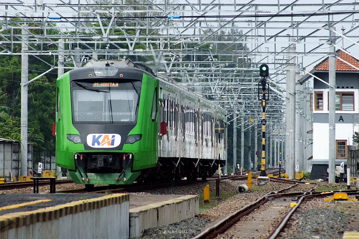 Anasruloh_MA's tweet photo. Kereta hijau, aspek sinyal hijau...
IF : KRDE ME204 | KA. Bandara BIAS
#fotosepur #krde #inka https://t.co/gCNhnlLOMY