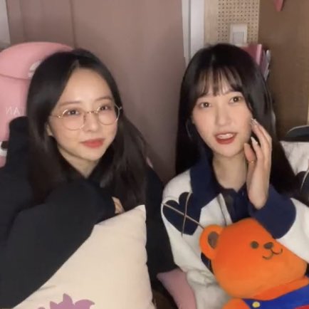 iPatChoerry's tweet photo. choevi live!!!! https://t.co/xaB8KQ68YZ