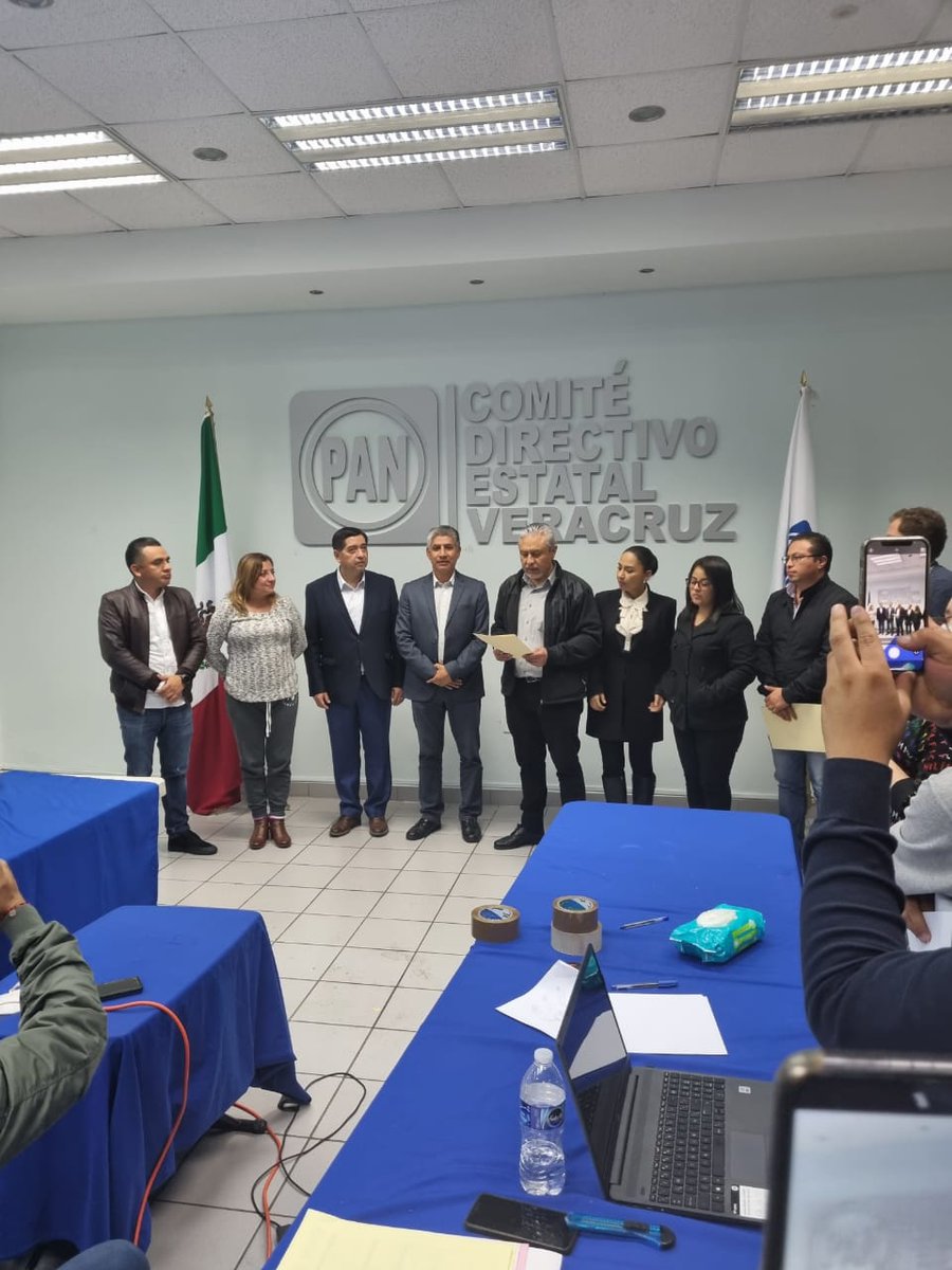 ECambranisT's tweet photo. Ha terminado el cómputo de la Comisión Electoral organizadora @CDEPANVeracruz.  Se ha ratificado el triunfo de la planilla encabezada por Federico Salomón e Indira Rosales.  ¡Felicidades! @AccionNacional #vamosjuntos @TitoDelfinC https://t.co/tAYDEHOQGW