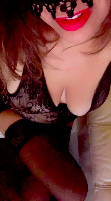 Vieni a scoprirmi su @MondoCamGirls scegli lo show che preferisci... anche di coppia. Non te ne pentirai&hellip;<a class="tags" target="_blank" title="On Twitter" href="/?out=eyJ0eXAiOiJKV1QiLCJhbGciOiJIUzUxMiJ9.eyJpYXQiOjE3MjUwNjMxNjUsImlzcyI6InR3cG9ybnN0YXJzLmNvbSIsIm5iZiI6MTcyNTA2MzE2NSwiZXhwIjoxNzU2NTk5MTY1LCJyZWRpcmVjdF91cmwiOiJodHRwczovL3R3aXR0ZXIuY29tL01vbmRvQ2FtR2lybHMifQ.VqS_So_WUbbT6830ZBP6l3S1ia13sN0GLZECuApG1842jMcEAsdl2vOnvC7hlMHzh8cLAfsD1CY2FlUgbboRnQ">@MondoCamGirls</a><a href="/tag/hot"class="tags"><span>#hot</span></a><a href="/tag/facial"class="tags"><span>#facial</span></a><a href="/tag/liveshow"class="tags"><span>#liveshow</span></a><a href="/tag/stockings"class="tags"><span>#stockings</span></a><a href="/tag/couples"class="tags"><span>#couples</span></a><a href="/tag/skypeshow"class="tags"><span>#skypeshow</span></a>