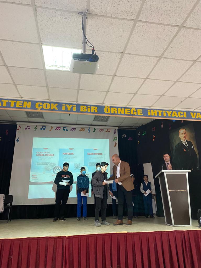 Yarışmalarda derece!

Yapılan Kuran'ı Kerim'i güzel okuma ve Hafızlık yarışmalarında öğrencilerimiz çeşitli dereceler yapmıştır.