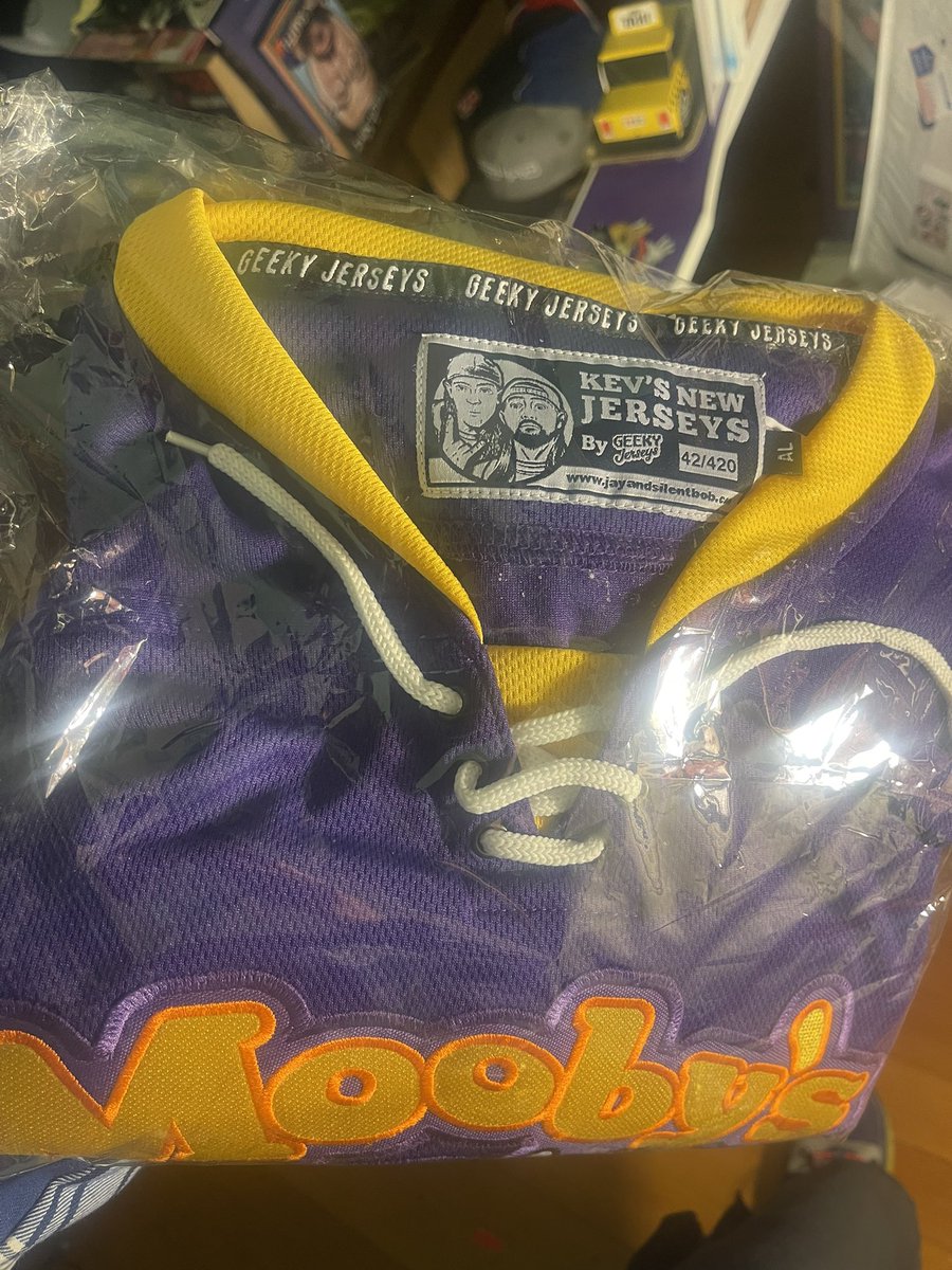 LeviLak3rz24's tweet photo. This jersey is even more beautiful in person! @ThatKevinSmith @GeekyJerseys #Moobys #KevsNewJerserys #SnootchieBootchie Now I’m craving a #CowTipper @MoobysPopUp 🤤😍 https://t.co/ykIasYpVP7