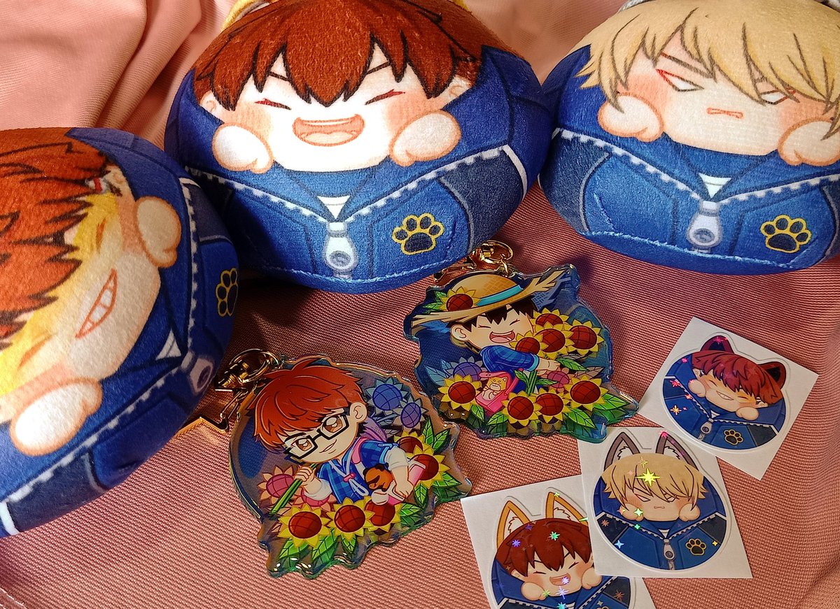 My daiya manjuus + keychains are home 💙 they're so cute. Chonky cheeks 🥺