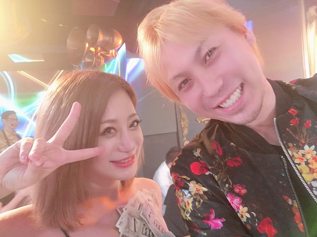 malkwer's tweet photo. おれとまりんのいまむかし。
言いたいことありすぎるから一言だけ、ありがとう。
#バーレスク大阪 https://t.co/NI7psZ5Mka