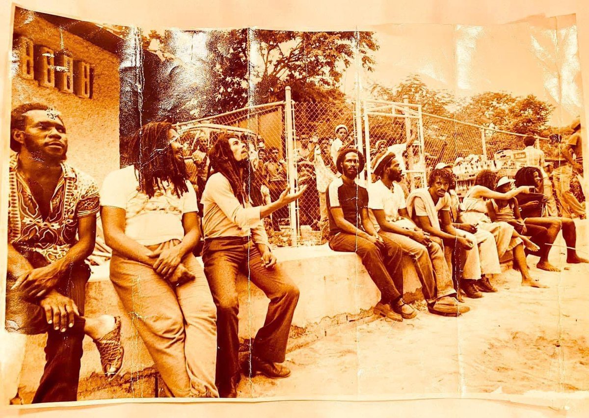 khozulu's tweet photo. ANOTHER CLASSIC PHOTO  📸👑👑👑🌍🌏🌎👑👑👑🇯🇲 Reggae Sunsplash Montego Bay, Jamaica  1979 ( L to R ) #basilwalters #jacobmiller #bobmarley #sangidavis #burningspear #juniormarvin #astonbarrett, Pamela Bunting,  #ruffyandtuffy #alfredfrancis #reggaesunsplash https://t.co/W3vhfJwpti