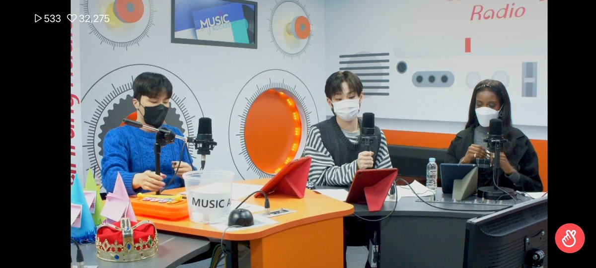 elastnoona's tweet photo. GO watch ELRINGS!!
https://t.co/pbc5fNdM96
#ELAST #WONJUN #FATOU #DJ_LEX
#MUSICACCESS @ELASTofficial
@b_fatou_s @musicaccess0304 https://t.co/KYe6q0vpTg
