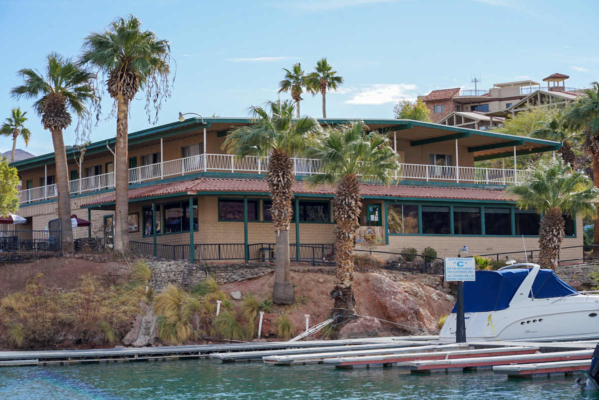HavasuSprings's tweet photo. How are holiday plans looking like for everyone? 👋

Please note Springs Restaurant is closed starting today and will open again on December 30th, 2021. We wish you a joyous and abundant holiday with your family and friends. 🎄 https://t.co/40olCwvhng
